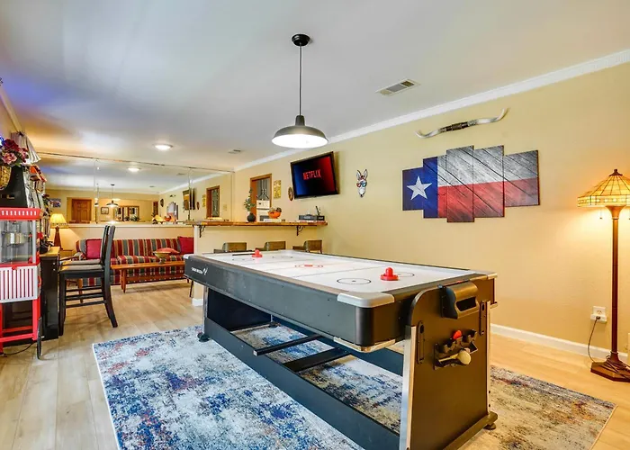 Hot Tub & Game Room! 15 Mi To At&t Stadium * Fort Worth