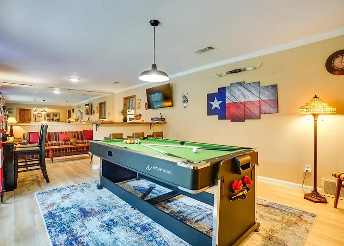 Hot Tub & Game Room! 15 Mi To At&t Stadium Vakantiehuis *