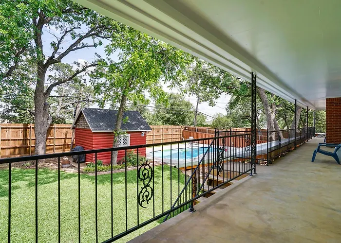 Hot Tub & Game Room! 15 Mi To At&t Stadium Fort Worth