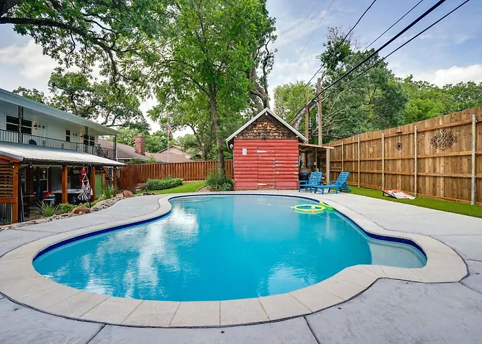 Hot Tub & Game Room! 15 Mi To At&t Stadium Vakantiehuis