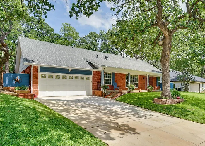 Hot Tub & Game Room! 15 Mi To At&t Stadium Fort Worth